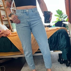 American Eagle Straight Leg Mom Jean Size 6